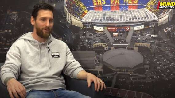 Lionel Messi giura amore al Barcellona. In un'intervista con uno sfondo non casuale