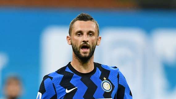 "Vattene dall'Inter!", Brozovic risponde stizzito a un tifoso su Instagram: "Speriamo"