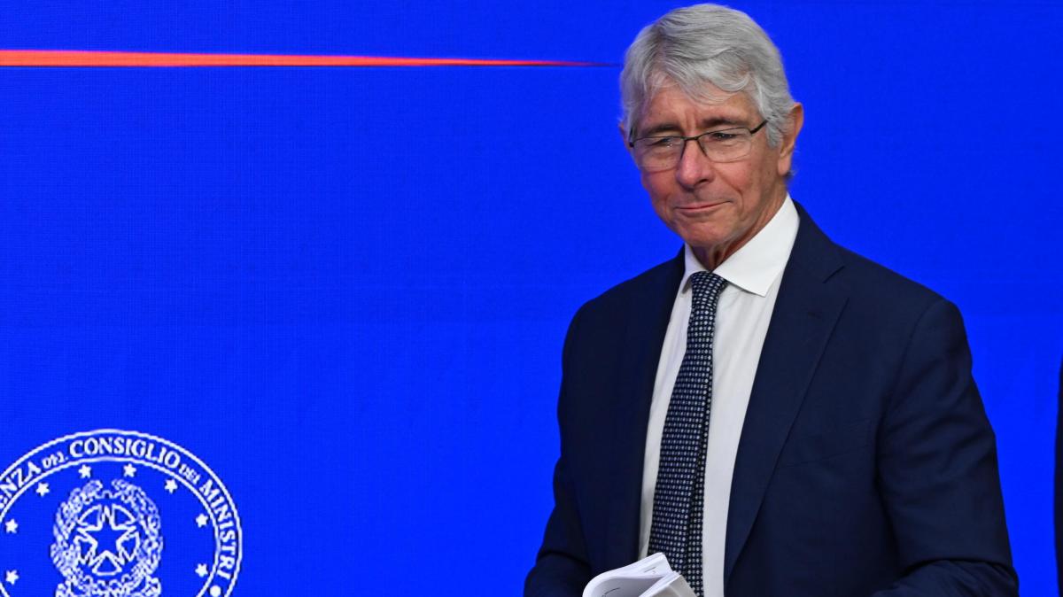 Vendita San Siro, il ministro Abodi: "Ben venga che si voglia fare chiarezza"