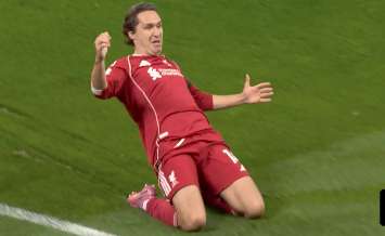 Riparte la Premier, il Liverpool ringrazia Chiesa e vince subito. Domani United-Arsenal