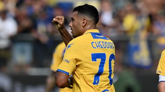Un lampo di Cheddira nel recupero, un infortunio e tanti sbadigli: Frosinone-Lecce 1-0 al 45'