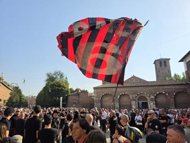 Milan-Inter, tutti i rossoneri entreranno in campo con la maglia di Baresi